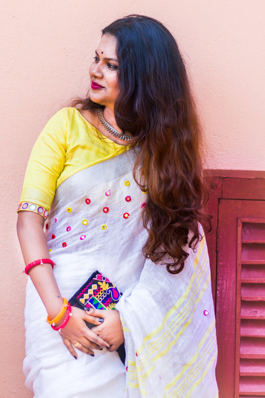 a-smiling-woman-holding-a-colorful-purse