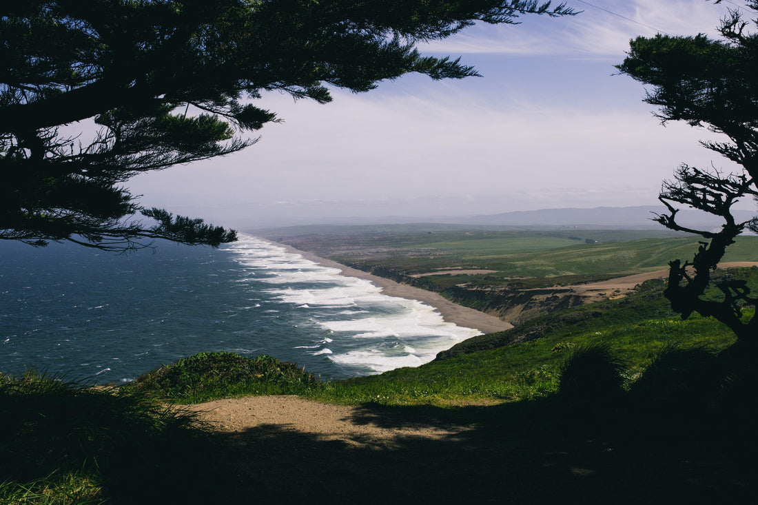 california-coast-waves-hit-beach