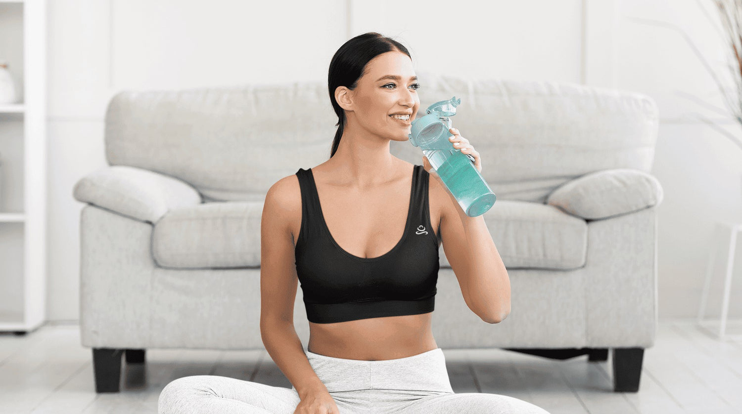 SPORTS-BRA-MOCKUP-OF-A-WOMAN-DOING-YOGA-AT-HOME